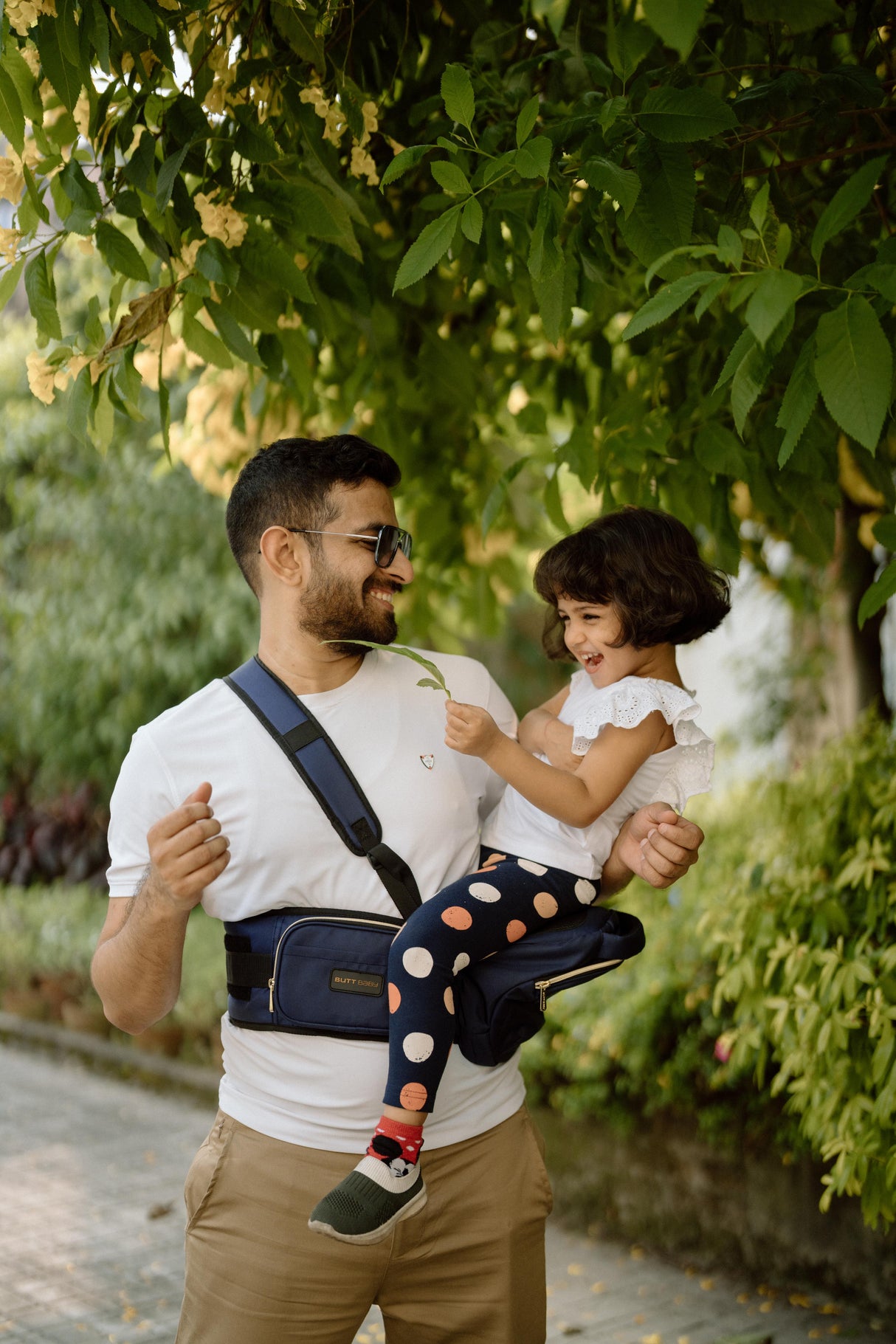 Baby Carrier with Hip Seat and InBuilt Mini Diaper Bag
