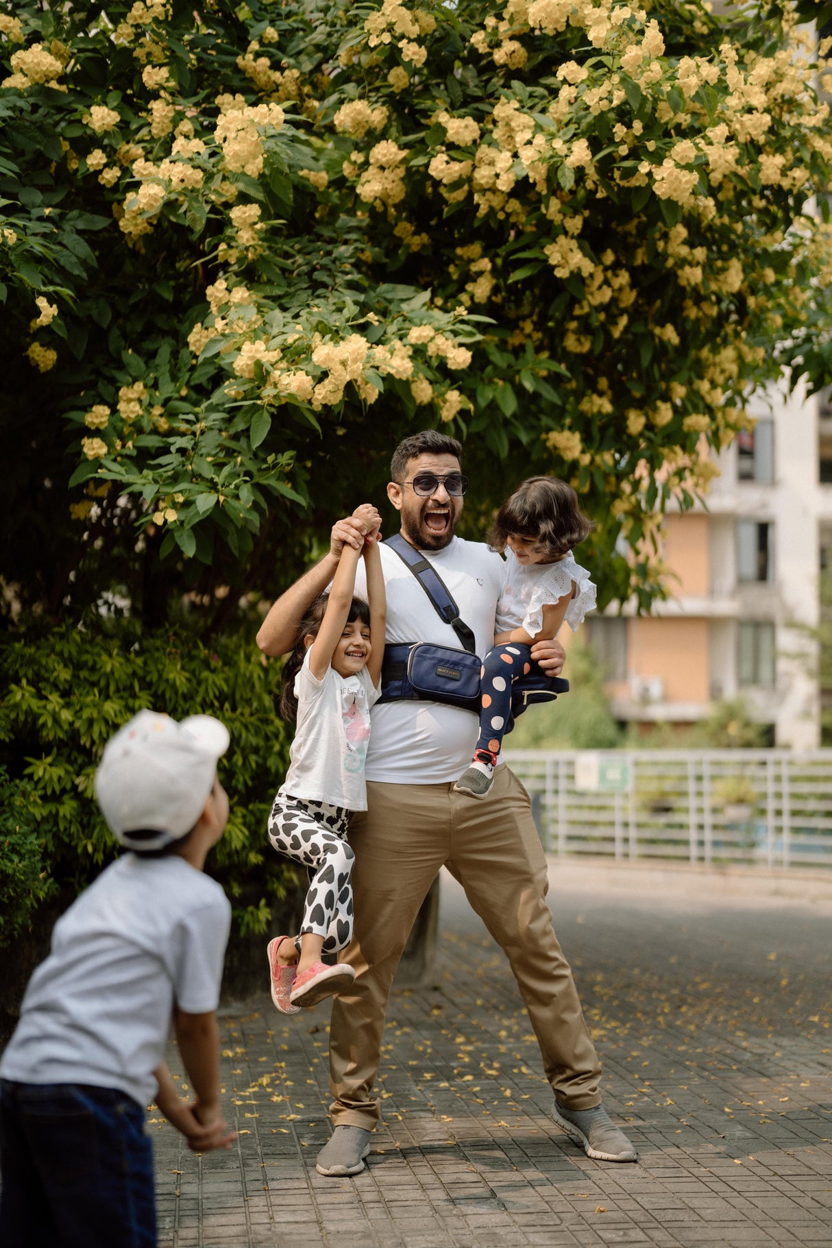 Baby Carrier with Hip Seat and InBuilt Mini Diaper Bag